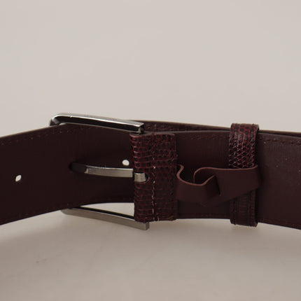 Ceinture en cuir marron élégante avec boucle gravée