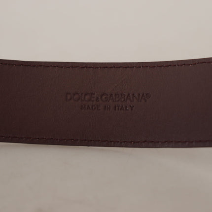 Ceinture en cuir marron élégante avec boucle gravée