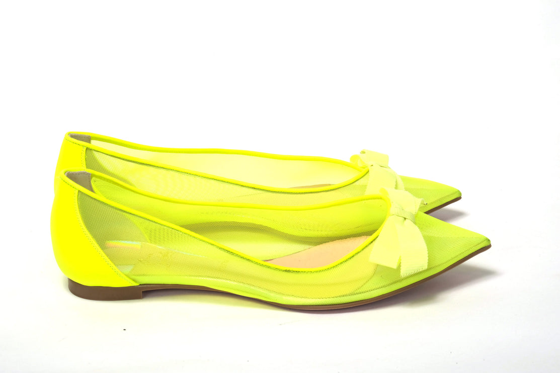 Zapato de punta de punto plano de color amarillo fluro