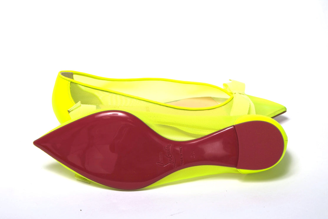 Zapato de punta de punto plano de color amarillo fluro