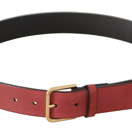 Ceinture en cuir rouge élégante avec boucle gravée