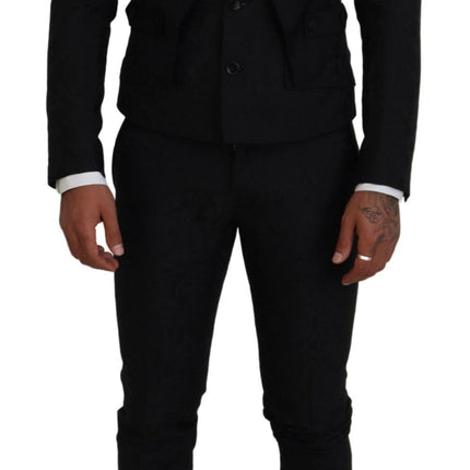 Elegante traje de martini negro para el hombre moderno