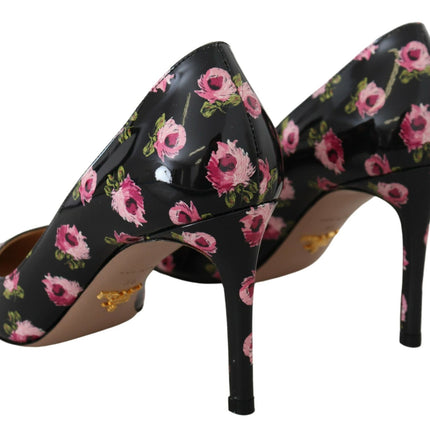 Elegantes bombas de cuero con estampado floral