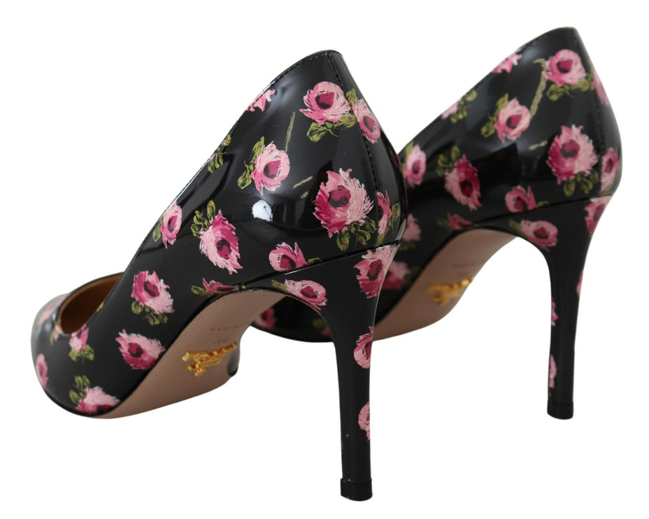 Elegantes bombas de cuero con estampado floral