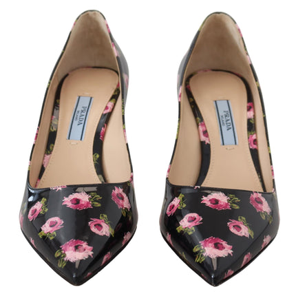 Elegantes bombas de cuero con estampado floral