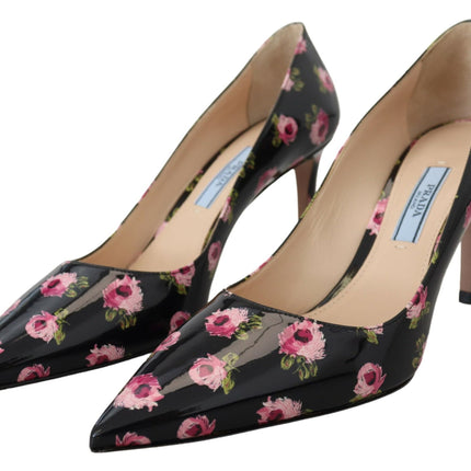 Elegantes bombas de cuero con estampado floral