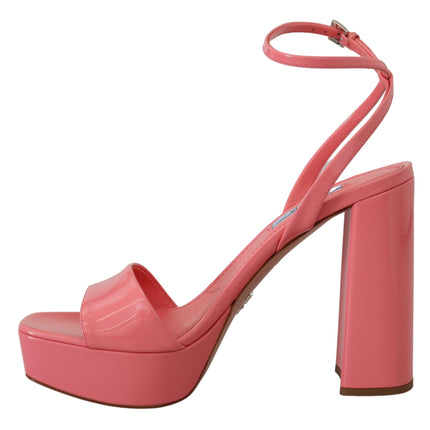 Sandales de plate-forme en cuir breveté rose chic