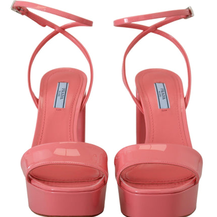 Sandales de plate-forme en cuir breveté rose chic