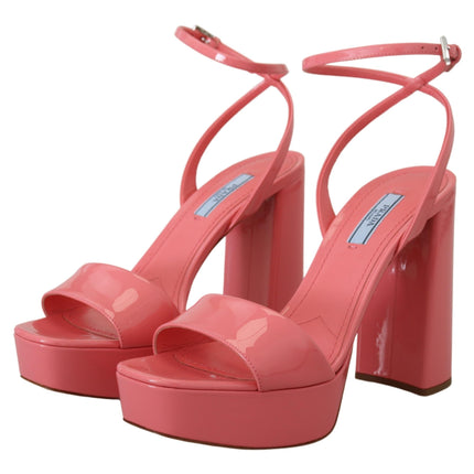 Sandales de plate-forme en cuir breveté rose chic