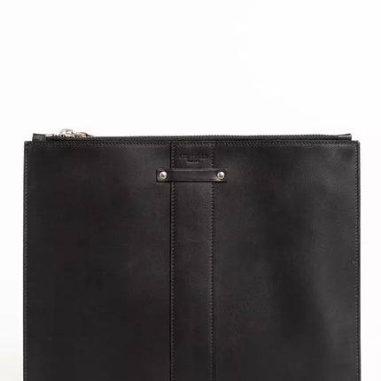 Elegante bolso de bolsillo de piel negra