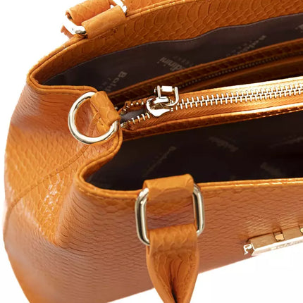 Elegante bolso naranja con solapa y detalles dorados