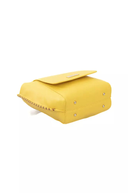 Elegante bolso amarillo con solapa y detalles dorados