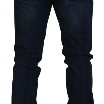 Jeans delgados elegantes en azul oscuro