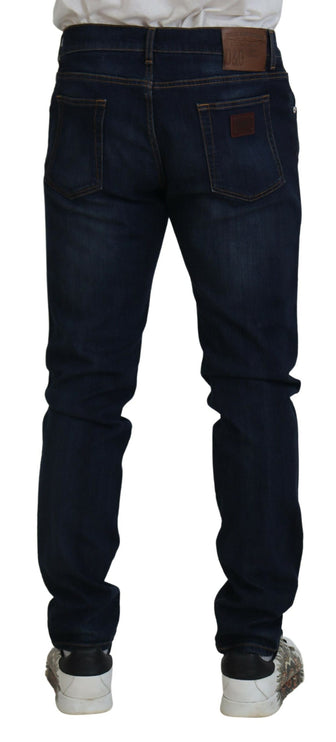 Jeans delgados elegantes en azul oscuro