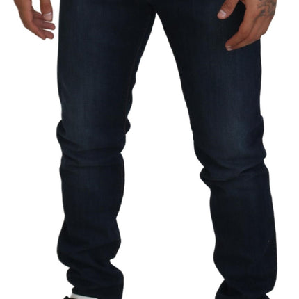 Jeans delgados elegantes en azul oscuro