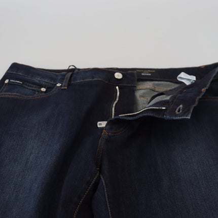 Jeans delgados elegantes en azul oscuro