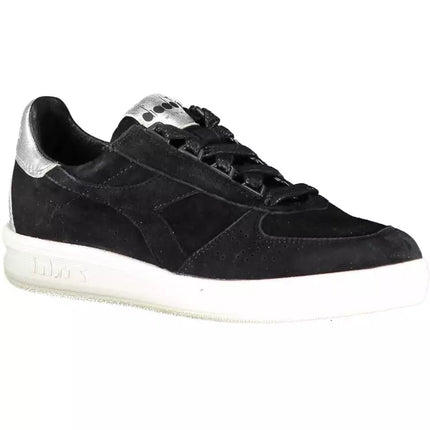 Eleganti sneaker in pelle nera con dettagli in pizzo