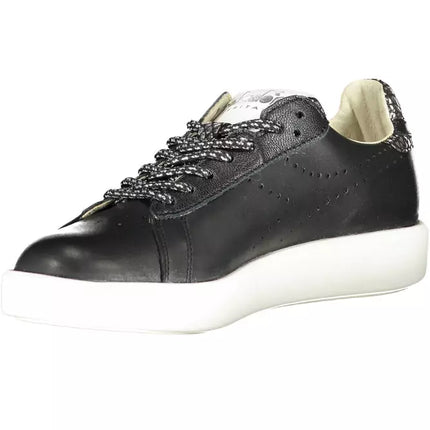 Sneakers per la pizzo del contrasto nero chic nero