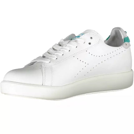 Sneaker al pizzo bianco chic con accenti contrastanti