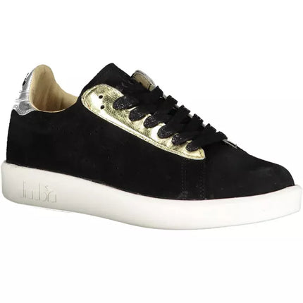 Eleganti sneaker in pelle nera con dettagli contrastanti