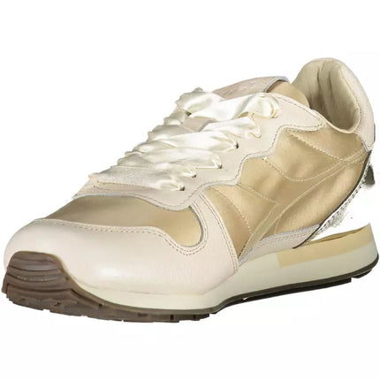 Sneaker allacciata beige con dettagli contrastanti