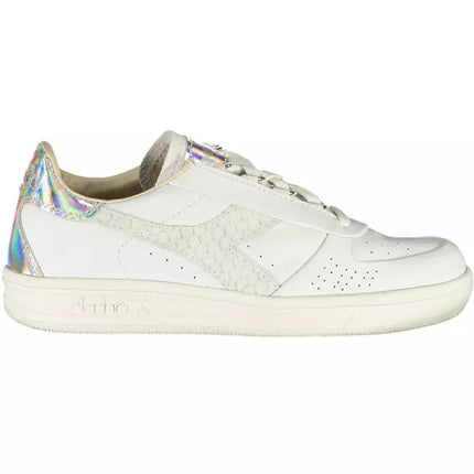 Sneaker al pizzo bianco chic con accento logo