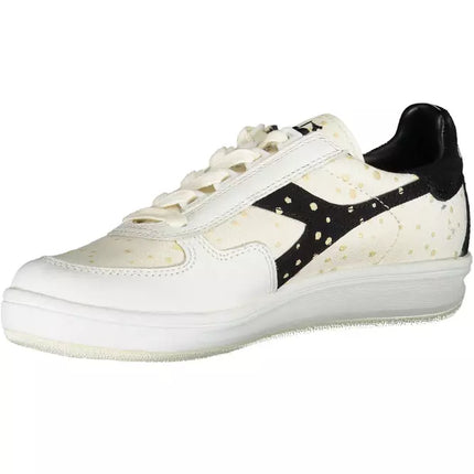 Eleganti sneaker allacci bianchi con accento logo