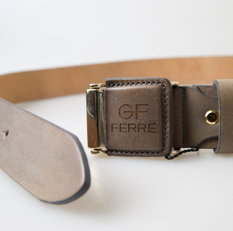 Ceinture de mode en cuir élégant avec boucle gravée