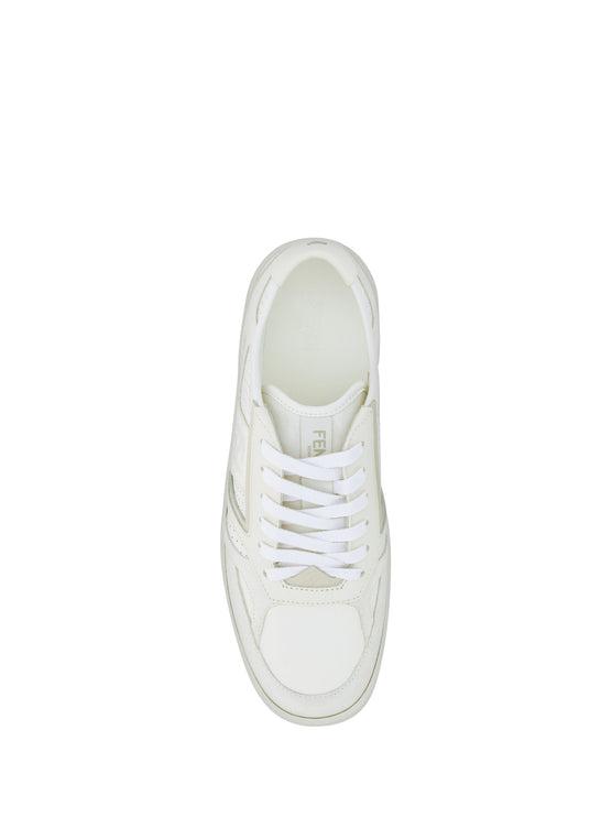 Elegantes zapatillas de piel de ternera baja en blanco