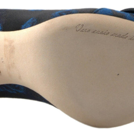 Eleganti pompe abbellite in cristallo blu