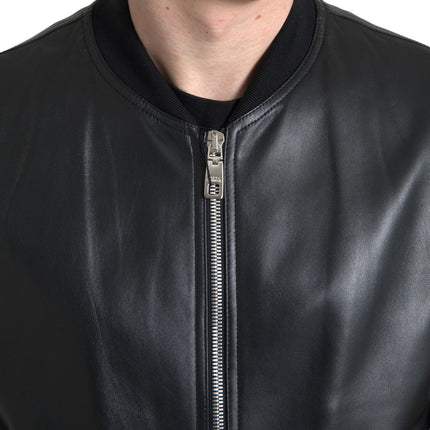 Elegante chaqueta de bombardero de cuero negro