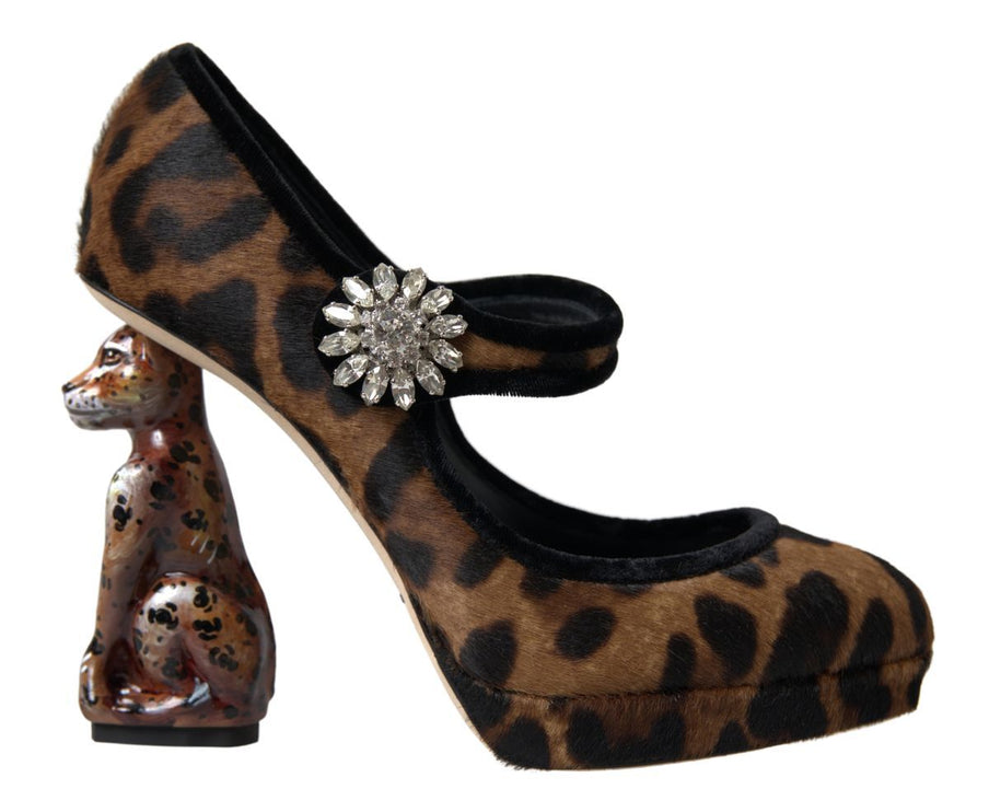 Eleganti pompe del tallone leopardo per raffinatezza chic