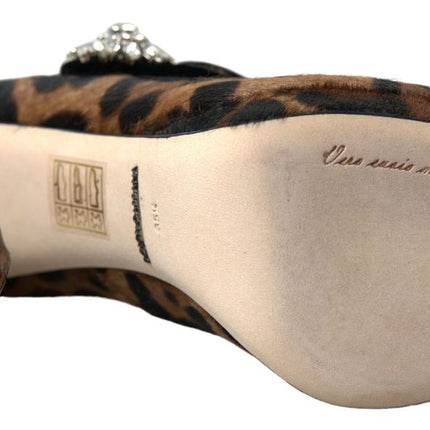 Eleganti pompe del tallone leopardo per raffinatezza chic