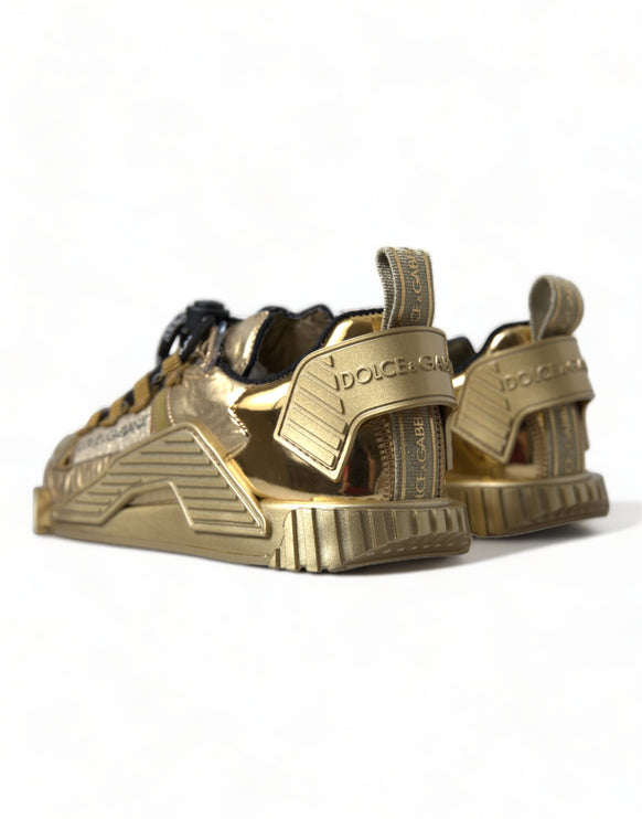 Sneaker di lusso dalle toni oro scintillanti