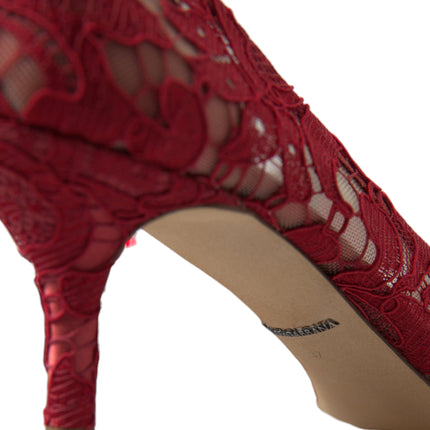 Talons de dentelle rouge rayonnant avec des cristaux