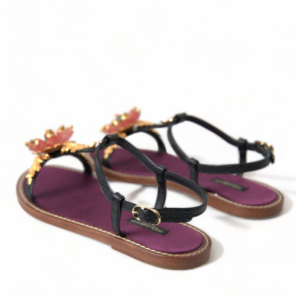 Elegantes sandalias planas adornadas con cristal