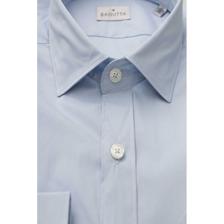 Elegante camisa azul claro de ajuste delgado