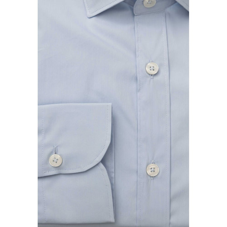 Elegante camisa azul claro de ajuste delgado