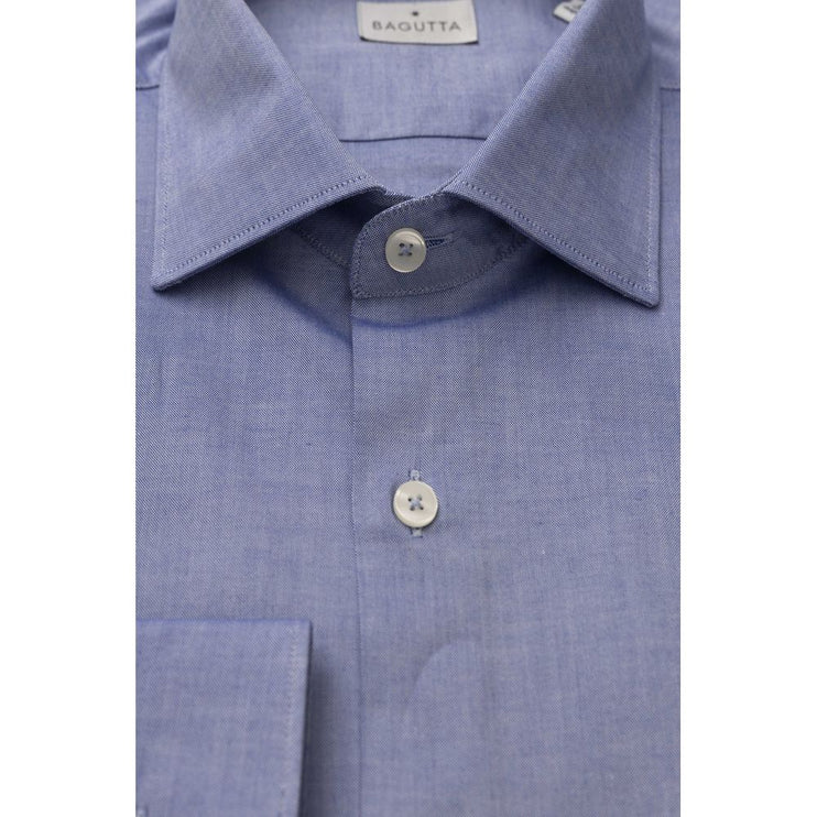 Elegante camisa de algodón azul claro con cuello francés