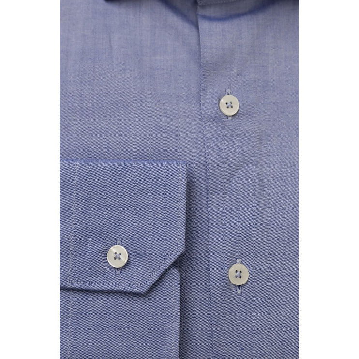 Elegante camisa de algodón azul claro con cuello francés