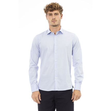 Elegante camisa de cuello italiano azul claro