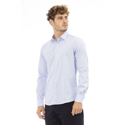 Elegante camisa de cuello italiano azul claro