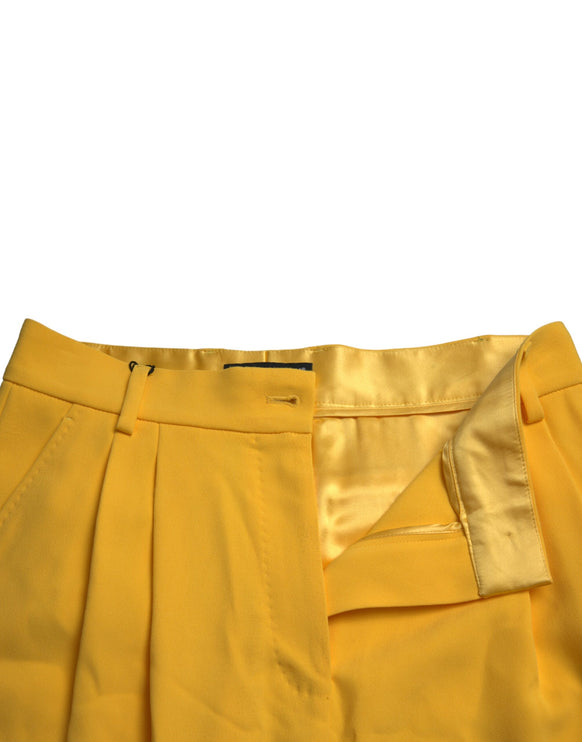 Eleganti pantaloncini di bermuda ad alta vita in giallo soleggiato