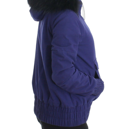 Chaqueta K-Way azul elegante con acento de piel sintética