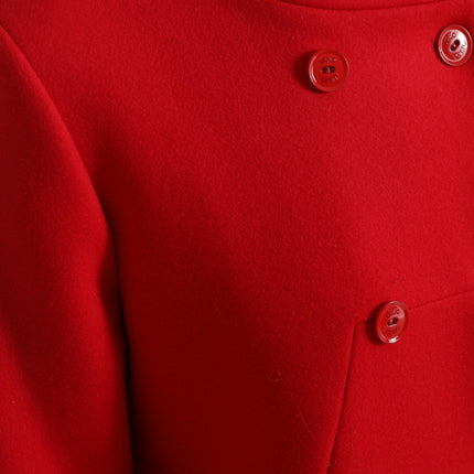 Élégant manteau long à double seins rouges