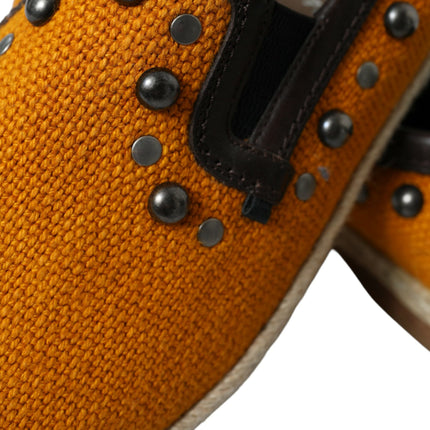 Exclusieve oranje canvas loafers met studs