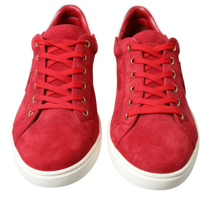 Elegantes zapatillas de deporte rojo y blanco