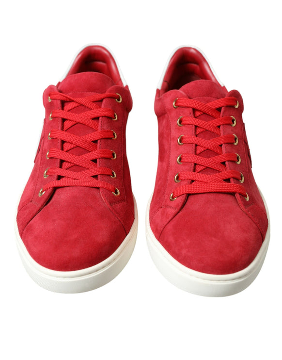 Elegantes zapatillas de deporte rojo y blanco