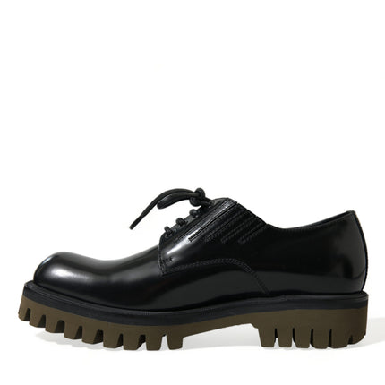 Elegantes zapatos de vestir derby de cuero negro