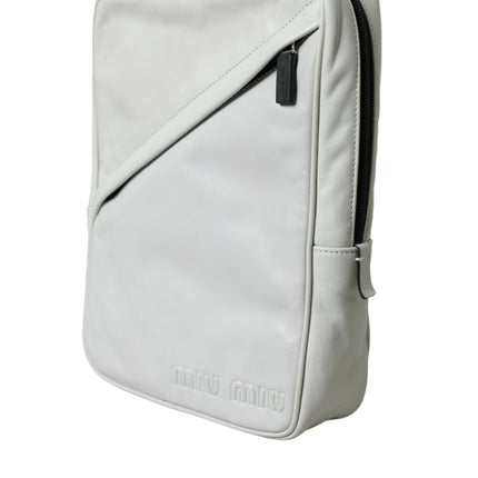 Elegante bolso cruzado de piel en blanco y negro